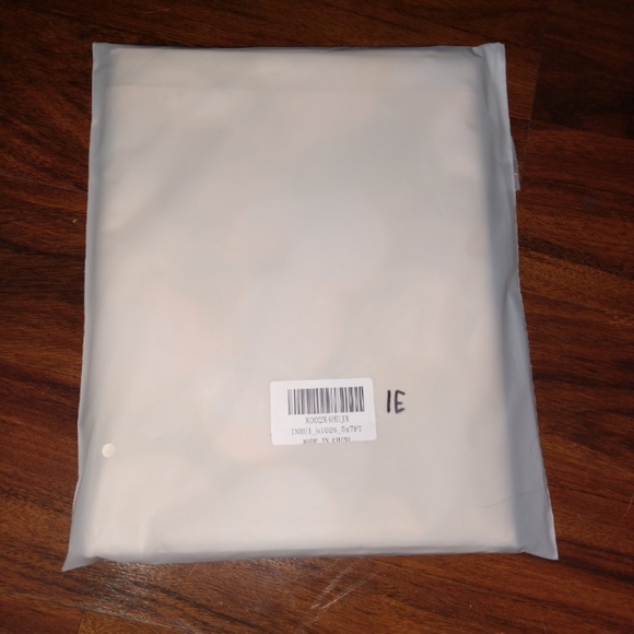 Decorative backdrop cloth with the design shown will come unopened (4E) - Picture 4 of 16